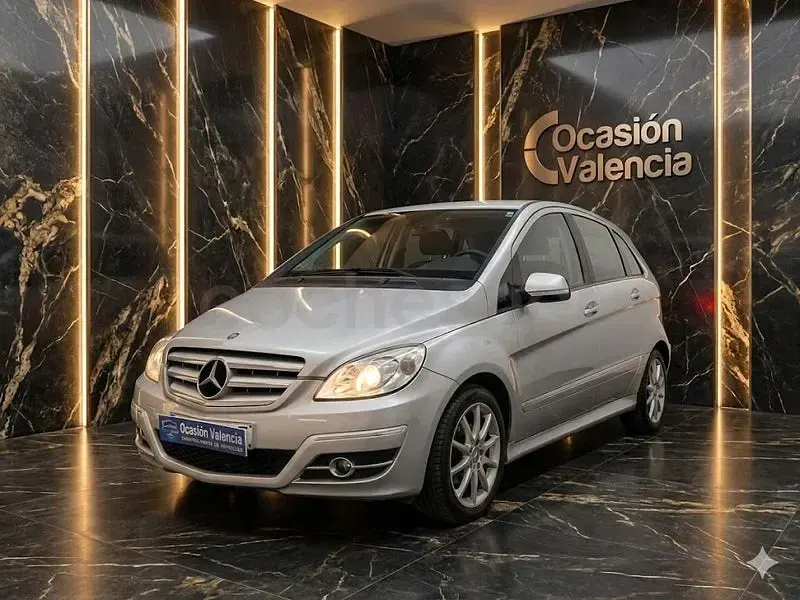 Usado Mercedes B200 136 CV (100 kW) 2009 Gris / plata Monovolumen