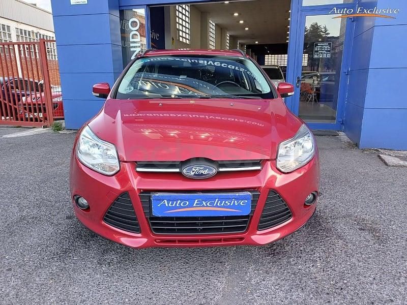 Usado Ford Focus Trend 115 CV (84 kW) 2011 Granate Familiar