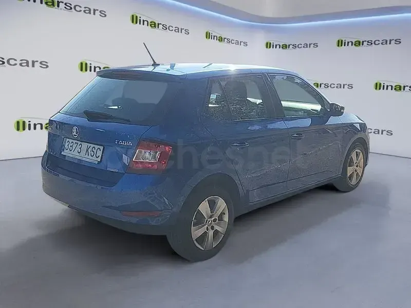 Usado Skoda Fabia Ambition 95 CV (69 kW) 2018 Azul Berlina