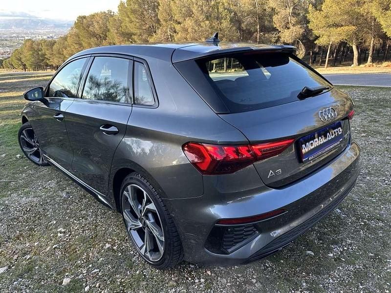 Usado Audi A3 Sportback Ambiente 150 CV (110 kW) 2021 Gris Utilitario