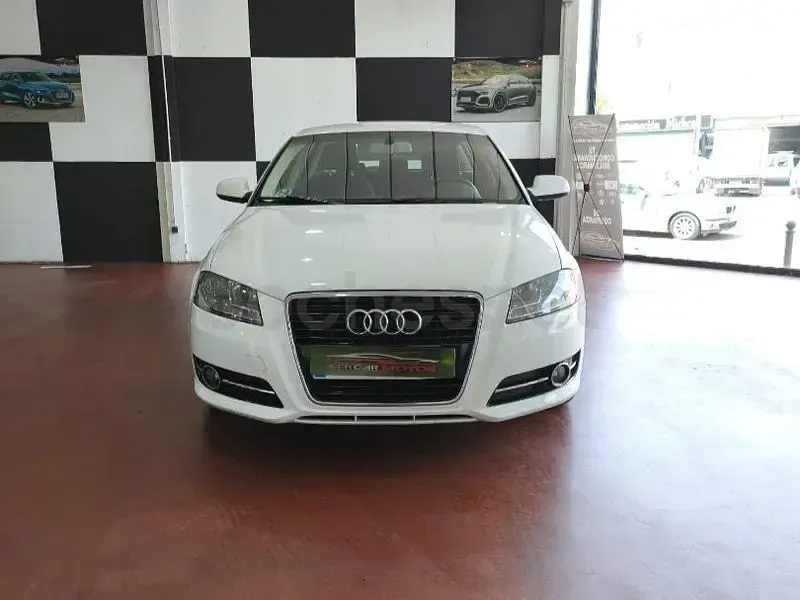 Usado Audi A3 Attraction 105 CV (77 kW) 2012 Blanco Utilitario