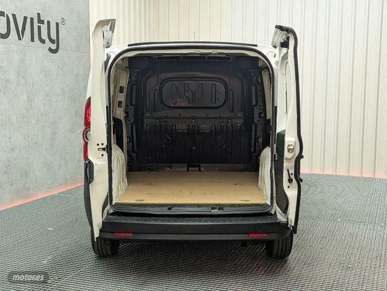 Usado Fiat Doblò 95 CV (69 kW) 2021 Blanco Monovolumen