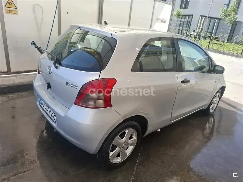 Usado Toyota Yaris 90 CV (66 kW) 2008 Blanco Utilitario