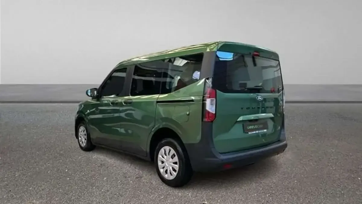 Usado Ford Tourneo Courier Trend 125 CV (91 kW) 2025 Verde Monovolumen