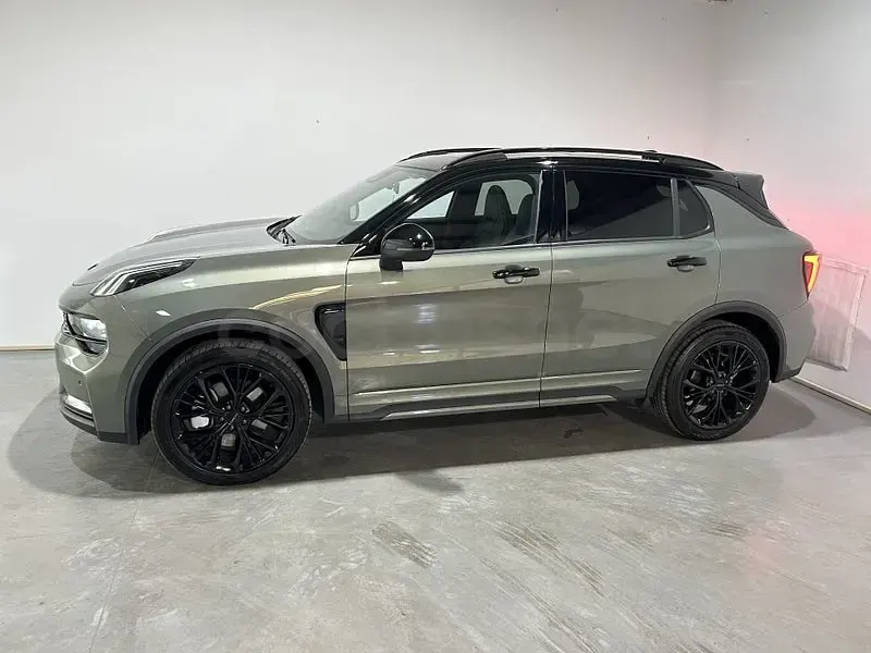 Usado Lynk & Co 01 276 CV (202 kW) 2025 Verde SUV