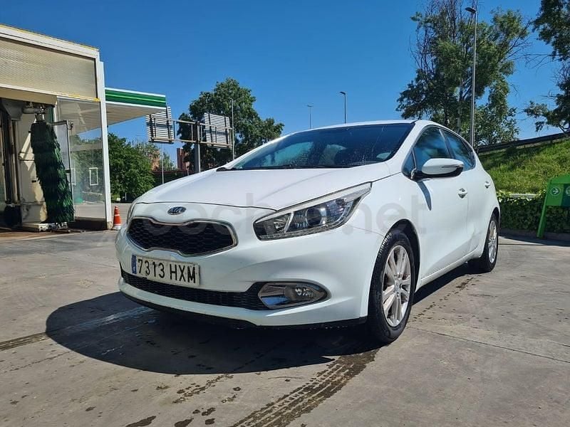 Używany Kia Ceed 100 KM (73 kW) 2015 Biały Hatchback