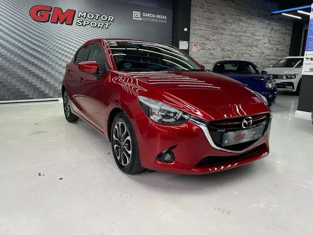Usado Mazda 2 Luxury 105 CV (77 kW) 2016 Rojo Utilitario