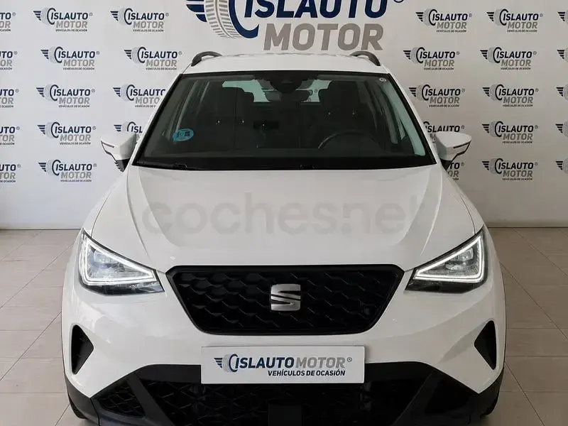 Usado Seat Arona Style 110 CV (80 kW) 2023 Blanco SUV