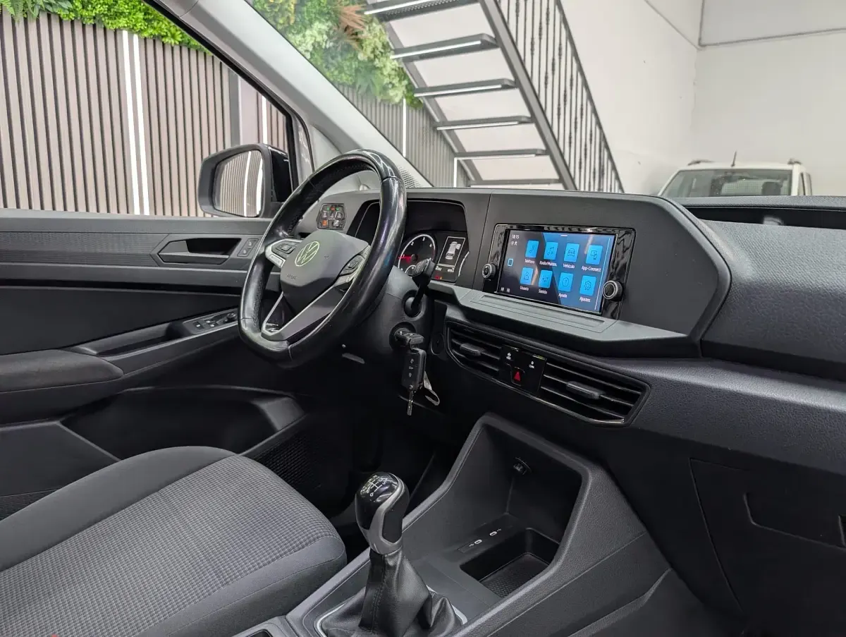 Usado VW Caddy 122 CV (89 kW) 2022 Blanco Monovolumen