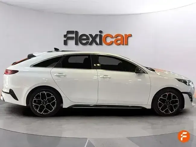Usado Kia ProCeed GT-Line 120 CV (88 kW) 2022 Blanco Familiar