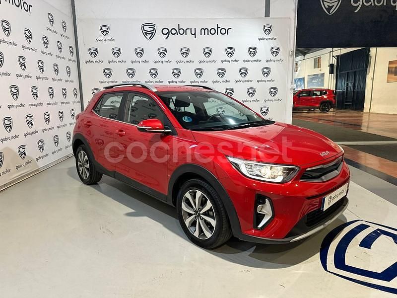 Usado Kia Stonic 100 CV (73 kW) 2024 Rojo SUV