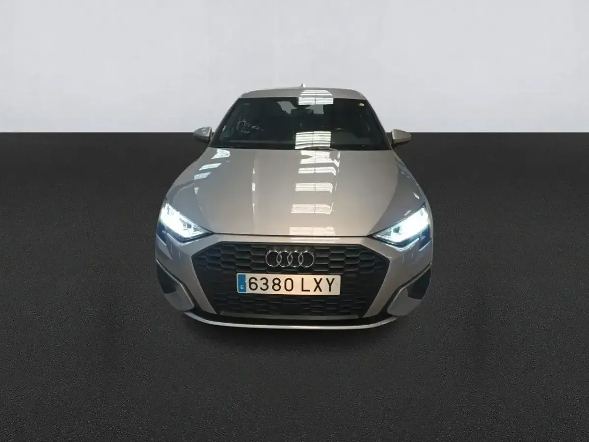 Usado Audi A3 110 CV (80 kW) 2022 Gris / plata Berlina