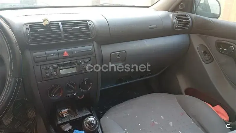 Usado Seat Toledo Stella 100 CV (73 kW) 2000 Verde Berlina