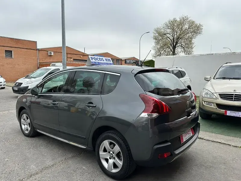 Usado Peugeot 3008 Allure 156 CV (114 kW) 2014 Gris / plata Familiar