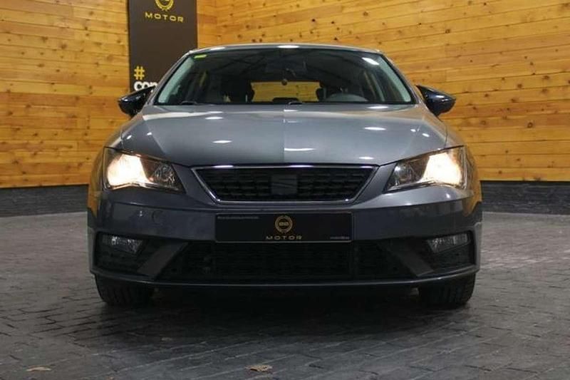 Usado Seat Leon ST Reference 116 CV (85 kW) 2018 Gris Familiar