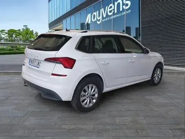 Usado Skoda Kamiq Ambition 110 CV (80 kW) 2022 Blanco SUV