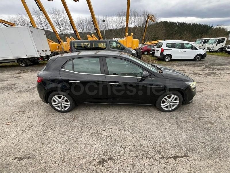 Usado Renault Mégane IV Business 110 CV (80 kW) 2017 Negro Berlina