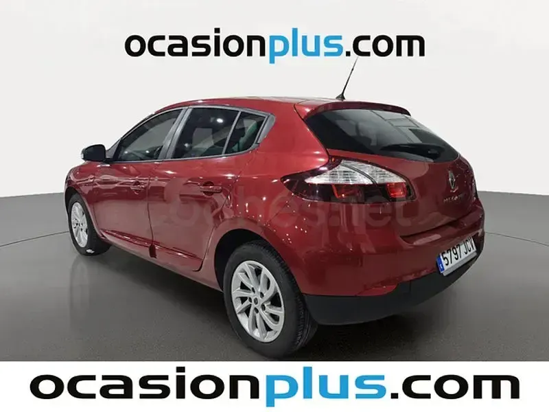Usado Renault Mégane LIMITED 115 CV (84 kW) 2015 Rojo Berlina