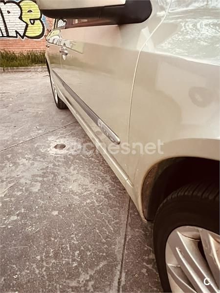 Usado Renault Laguna II Authentique 135 CV (99 kW) 2005 Beige Berlina