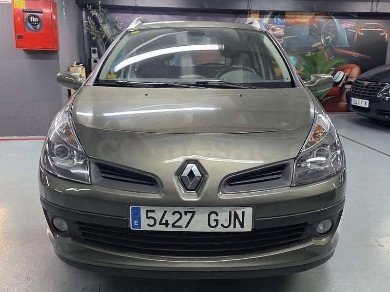 Usado Renault Clio GrandTour Dynamique 85 CV (62 kW) 2009 Verde Familiar