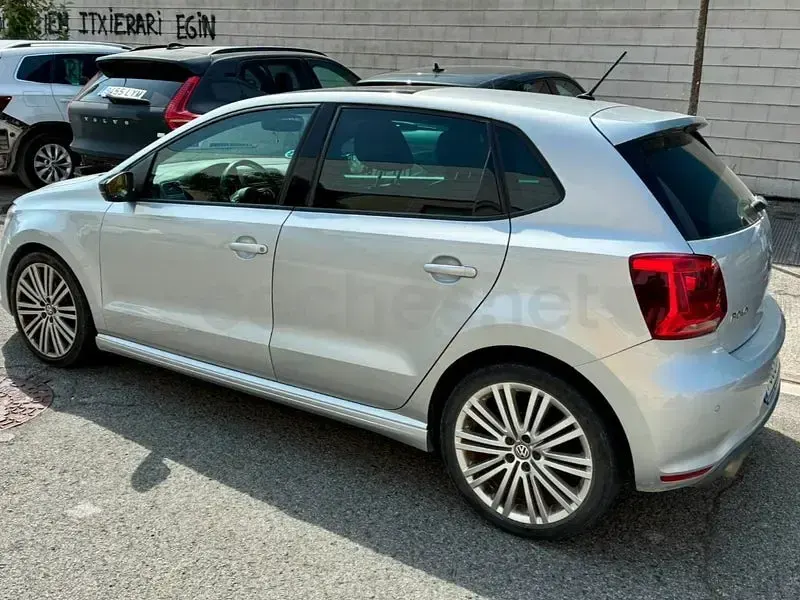 Usado VW Polo BlueGT 150 CV (110 kW) 2016 Gris / plata Berlina