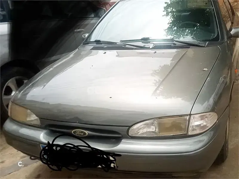 Usado Ford Mondeo 136 CV (100 kW) 1996 Beige Berlina