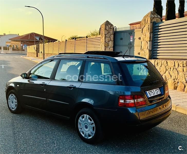 Usado Fiat Stilo Dynamic 115 CV (84 kW) 2003 Gris / plata Familiar
