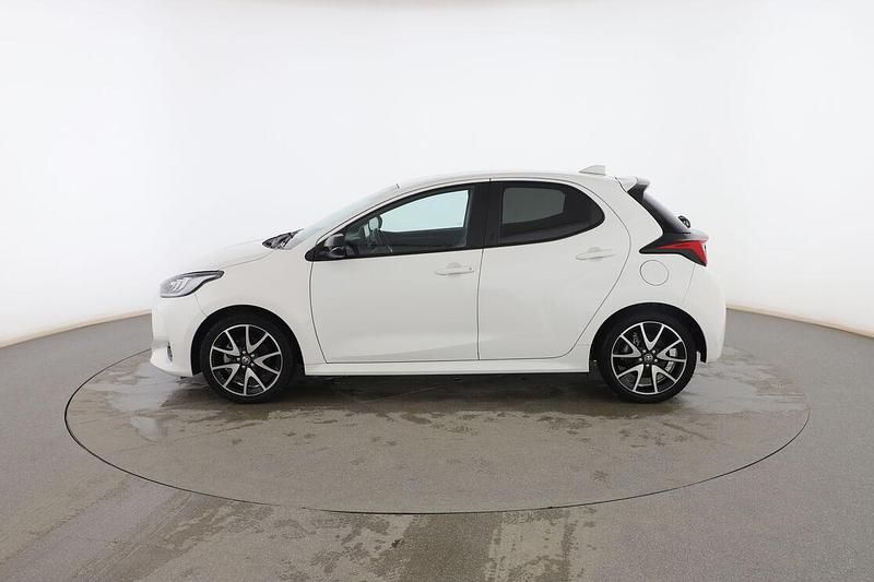 Usado Toyota Yaris Hybrid Style 120 CV (88 kW) 2022 Blanco Berlina