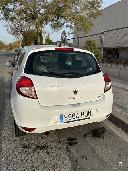 Usado Renault Clio IV Business 90 CV (66 kW) 2012 Blanco Berlina