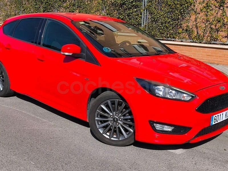 Usado Ford Focus ST-Line 125 CV (91 kW) 2018 Rojo Berlina