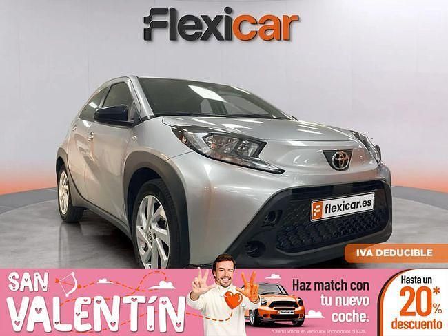Usado Toyota Aygo Play 72 CV (52 kW) 2024 Gris / plata Utilitario