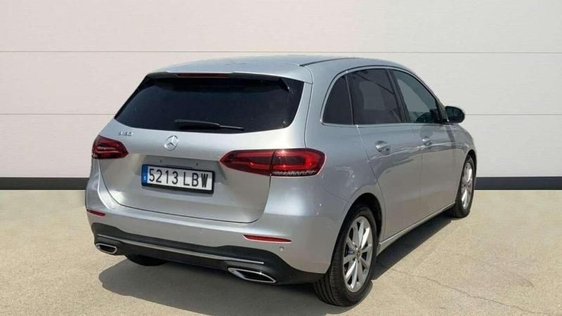 Usado Mercedes B180 137 CV (100 kW) 2019 Plateado Monovolumen