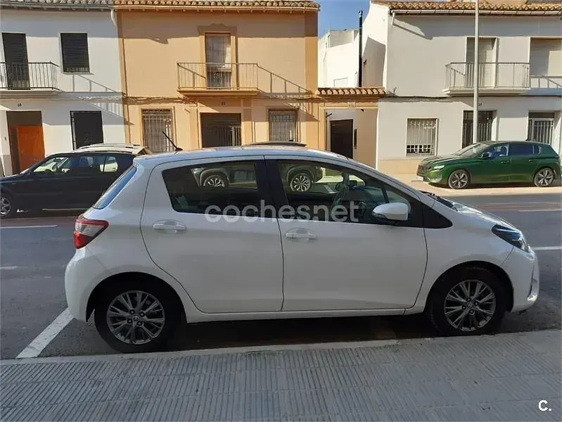 Usado Toyota Yaris City 69 CV (50 kW) 2018 Blanco Berlina