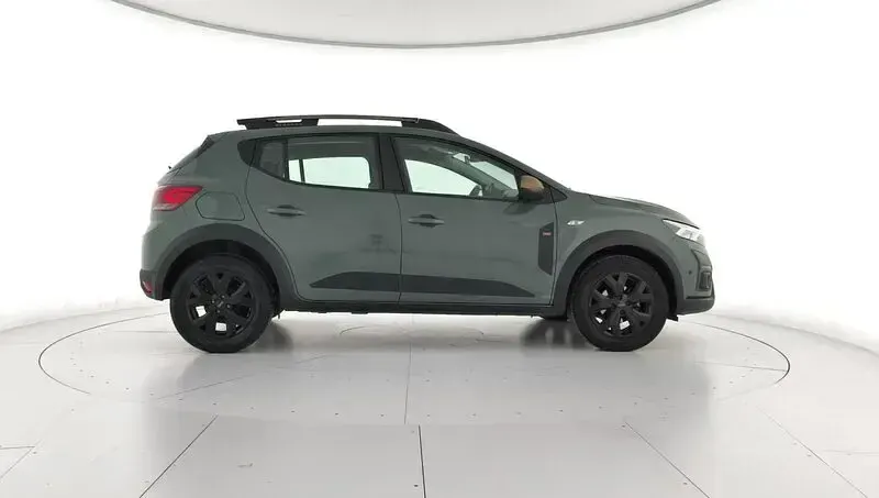 Usado Dacia Sandero Extreme 100 HP (73 kW) 2025 Verde Sedan