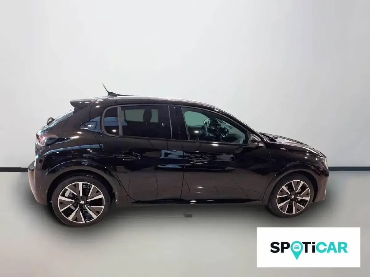 Usado Peugeot 208 GT 100 CV (73 kW) 2023 Negro Utilitario