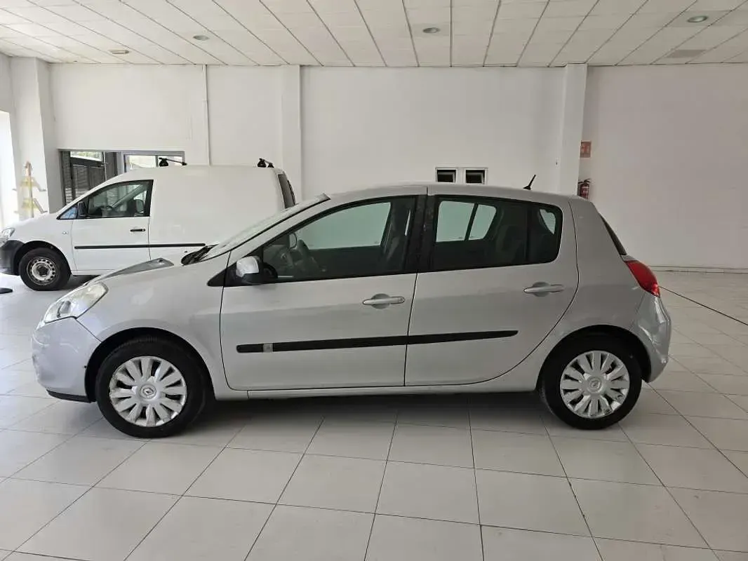 Usado Renault Clio 68 CV (50 kW) 2009 Gris Utilitario