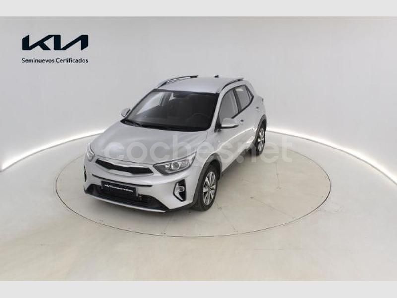 Gris / plata Usado 2024 Kia Stonic SUV | 17.999 € (Precio justo) - Imagen 1/4