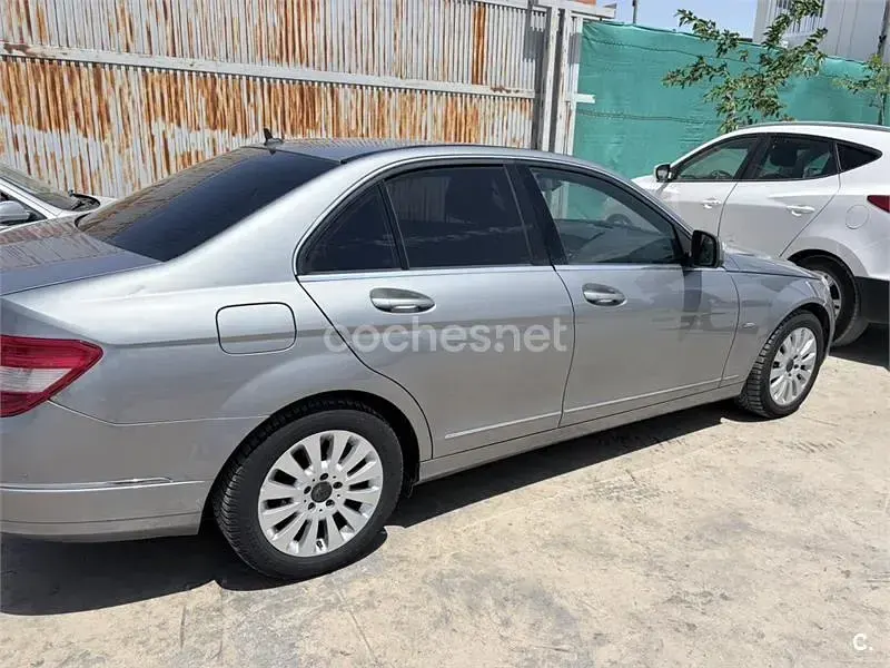 Usado Mercedes C220 Elegance 150 CV (110 kW) 2008 Gris / plata Berlina