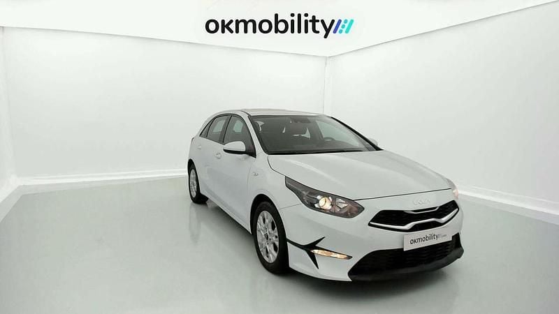 Usado Kia Ceed 120 CV (88 kW) 2022 Blanco Utilitario