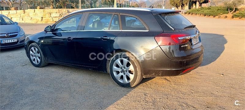 Usado Opel Insignia Business 120 CV (88 kW) 2015 Negro Familiar