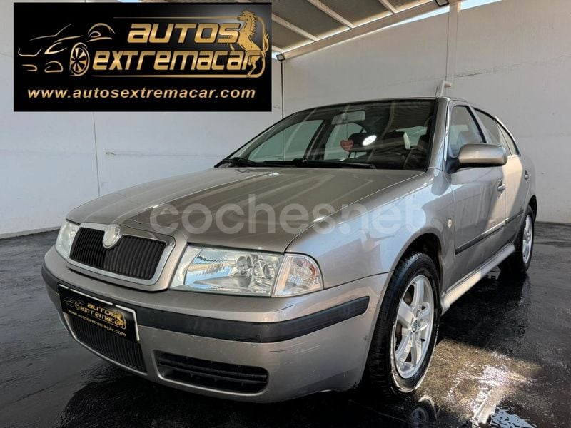 Gris / plata Usado 2008 Skoda Octavia Tour Berlina | 2399 € (Super precio) - Imagen 1/4