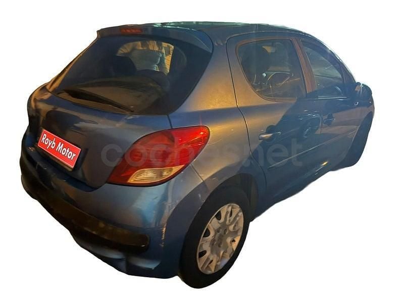 Usado Peugeot 207 Active 70 CV (51 kW) 2012 Azul Berlina
