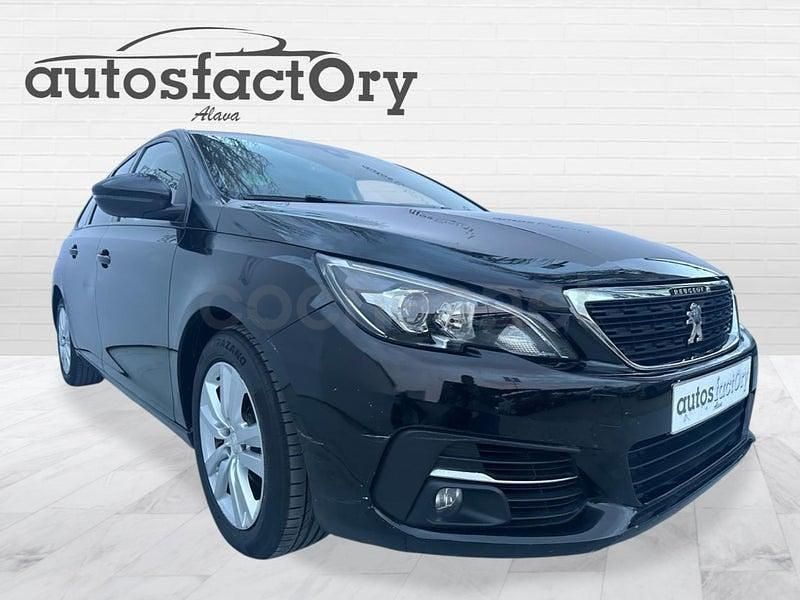 Usado Peugeot 308 SW Access 100 CV (73 kW) 2018 Negro Familiar