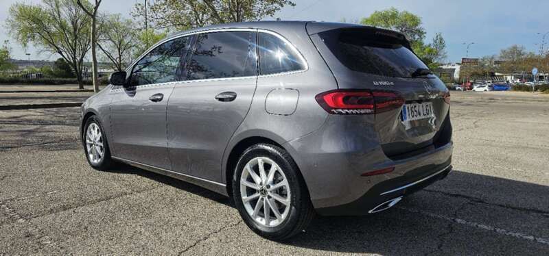 Usado Mercedes B180 109 CV (80 kW) 2020 Gris Monovolumen