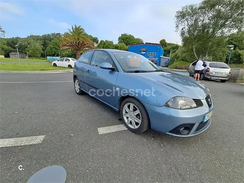Usado Seat Ibiza 100 CV (73 kW) 2005 Azul Utilitario