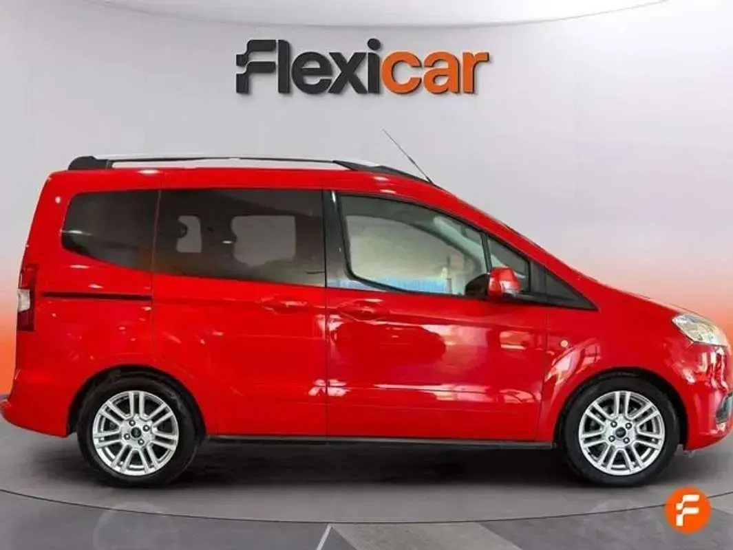 Usado Ford Tourneo Trend 102 CV (75 kW) 2019 Rojo Van