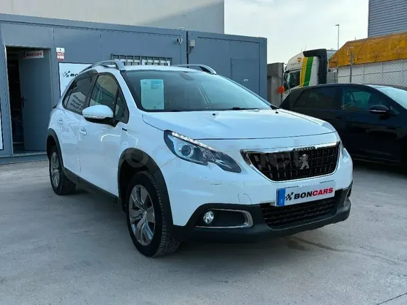 Usado Peugeot 2008 Allure 110 CV (80 kW) 2019 Blanco SUV