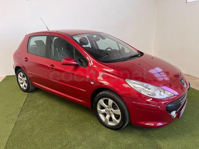 Usado Peugeot 307 110 CV (80 kW) 2007 Granate Berlina
