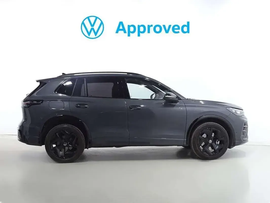 Usado VW Tiguan R-line 204 CV (150 kW) 2025 Gris SUV