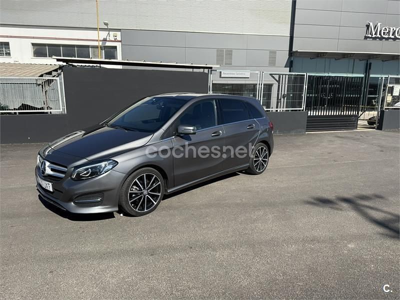 Usado Mercedes B180 109 CV (80 kW) 2017 Gris / plata Monovolumen
